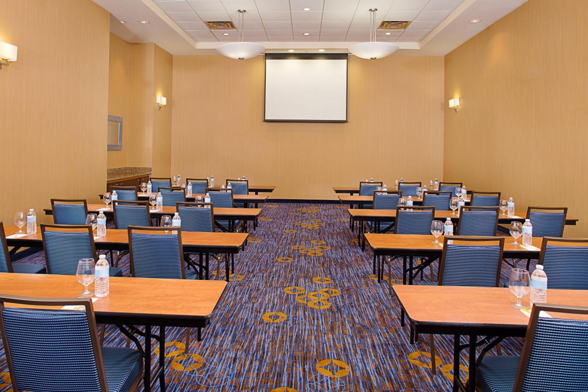 Courtyard Montvale Hotel Exterior photo